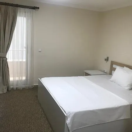 Hotel Golden Es 3*
